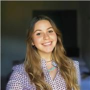 Profesora de arte y cultura audiovisual, ofrezco clases a cualquier apasionado por las artes visuales. No importa la edad, desde primaria, ESO y bachillerato